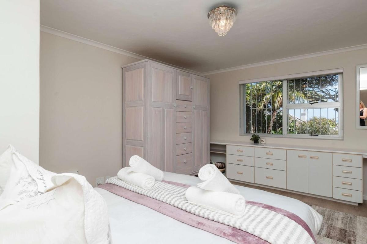 Sante Fe' Private 2-bed Escape, Camps Bay * Cape Town