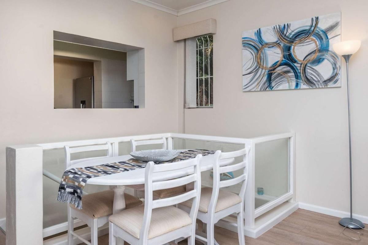Sante Fe' Private 2-bed Escape, Camps Bay Apartment